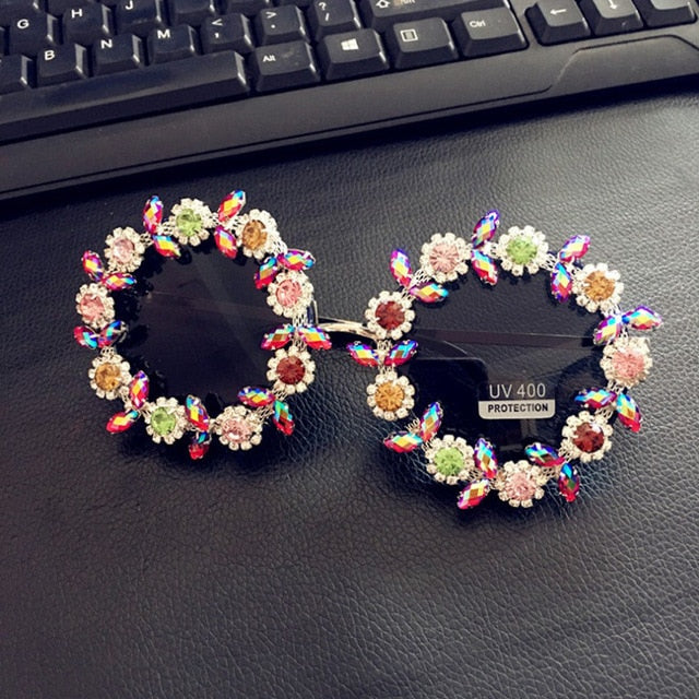Unique Luxury Ladies Fashion Sunglasses Retro Round Crystal Flower Oversized Women Handmade Sun Glasses T-Show Beach Vocation