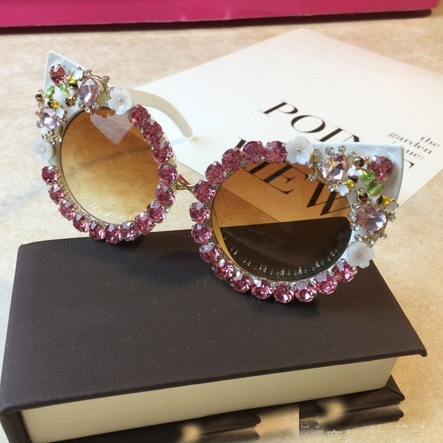 Brand Design Handmade Rhinestone Cat Eye Sunglasses Fashion Glasses Women Flower with Pearl Round Vintage Sunglasses Beach Party